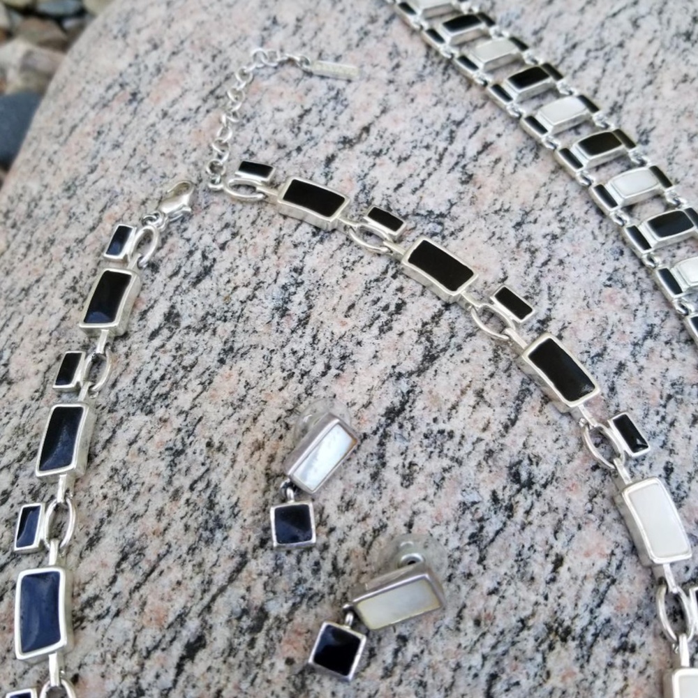 Vintage 1980s Napier Mother of Pearl & black enamel choker earrings bracelet set - Picture 5 of 10